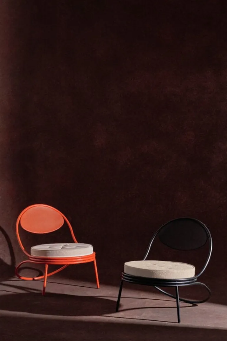 GUBI Copacabana lounge chair, orange - Limonta Leslie 40