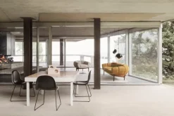 GUBI Croissant 3-seater sofa, oiled walnut - Chamois Cuoio 1708