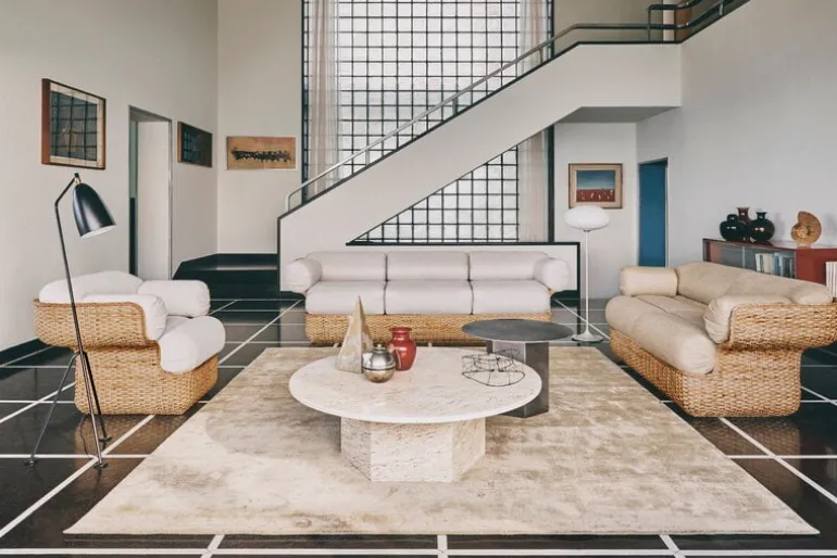 GUBI Epic coffee table, round, 110 cm, white travertine