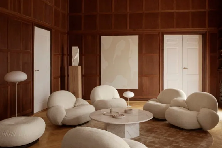 GUBI Epic coffee table, round, 110 cm, white travertine