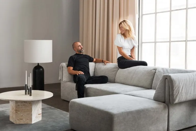 GUBI Epic coffee table, round, 80 cm, white travertine