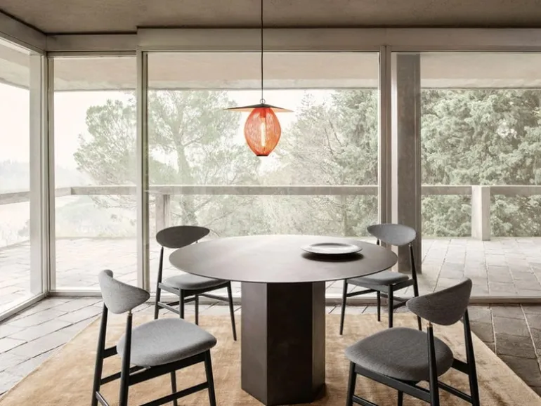 GUBI Epic dining table, round, 130 cm, midnight black steel