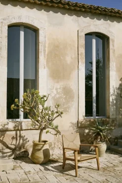 GUBI F-Chair Outdoor lounge chair, natural - teak