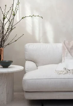 GUBI Flaneur 2-seater sofa, antique brass - Indianskop 15