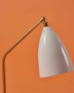 GUBI Gräshoppa table lamp, alabaster white, glossy