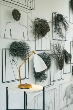 GUBI Gräshoppa table lamp, alabaster white, glossy