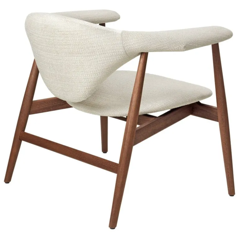 GUBI Masculo lounge chair, oiled walnut, Eero Special FR 106