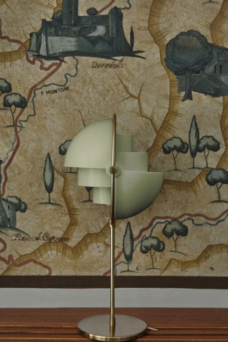 GUBI Multi-Lite table lamp, brass - desert sage