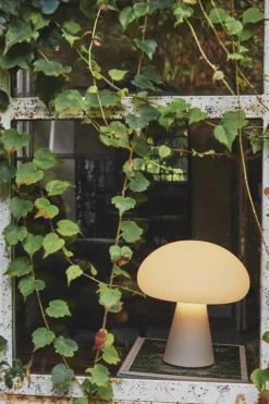 GUBI Obello portable table lamp, frosted glass