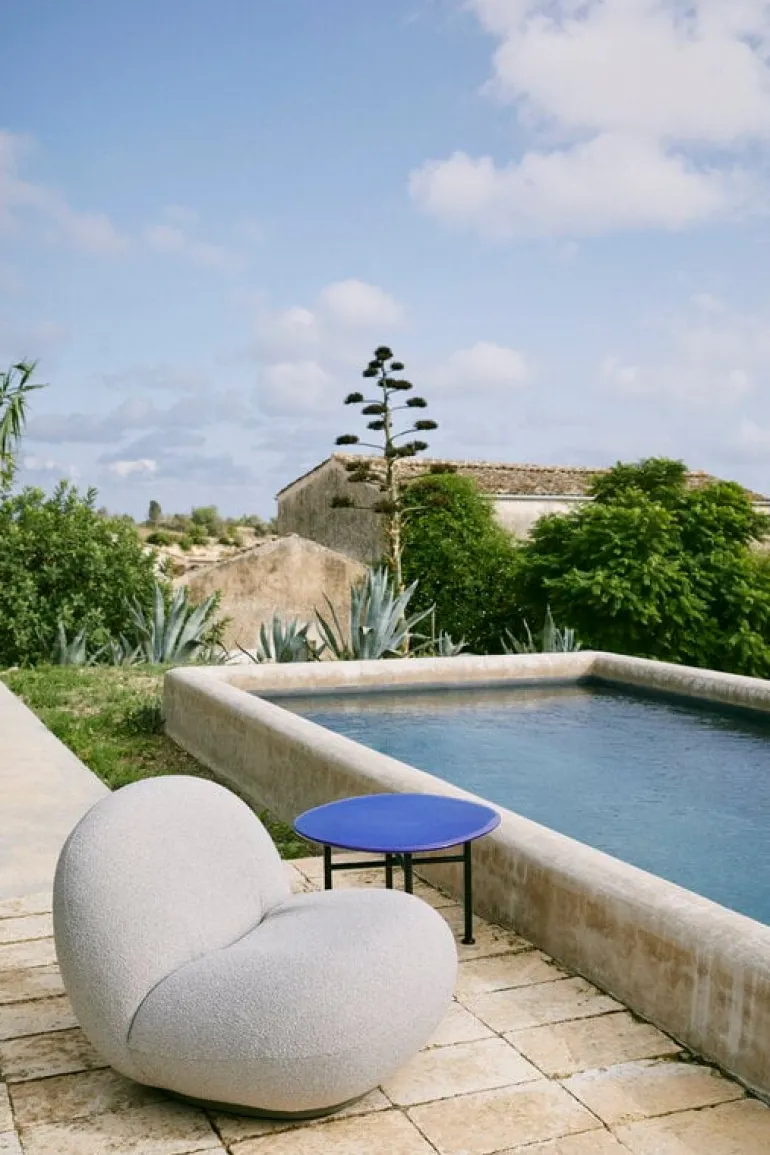 GUBI Pacha Outdoor lounge chair, swivel base, Libera 003