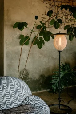 GUBI Satellite Outdoor floor lamp, black - cream white