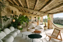 GUBI Satellite Outdoor floor lamp, black - cream white