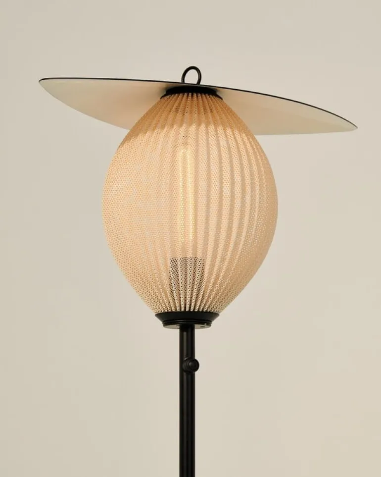 GUBI Satellite Outdoor floor lamp, black - cream white