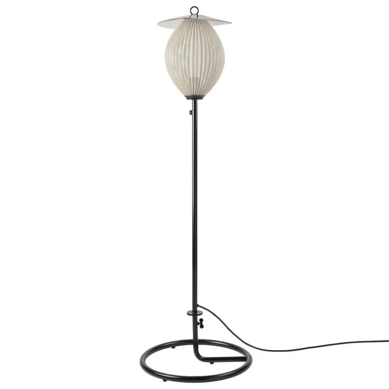 GUBI Satellite Outdoor floor lamp, black - cream white