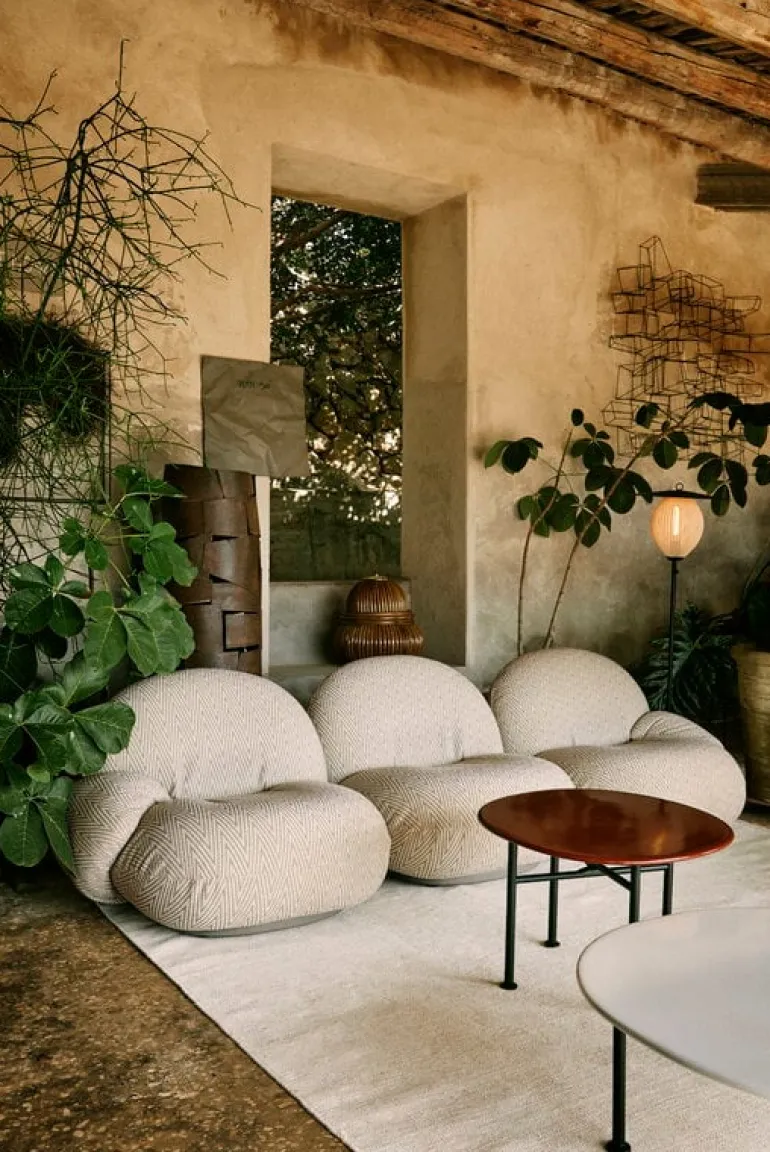 GUBI Satellite Outdoor floor lamp, black - cream white