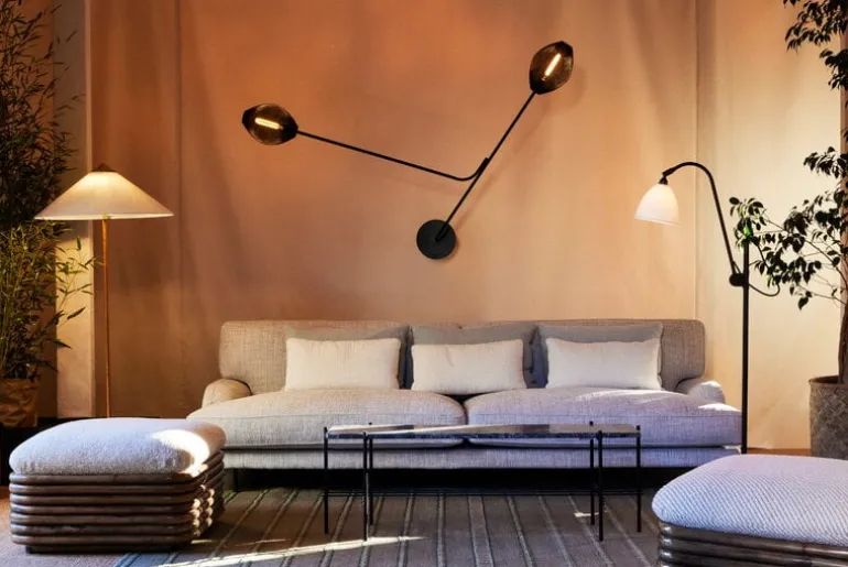 GUBI Satellite wall lamp, soft black semi matt