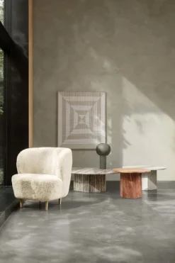 GUBI Stay lounge chair, small, Moonlight sheepskin - oak