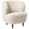 GUBI Stay lounge chair, small, Moonlight sheepskin - walnut