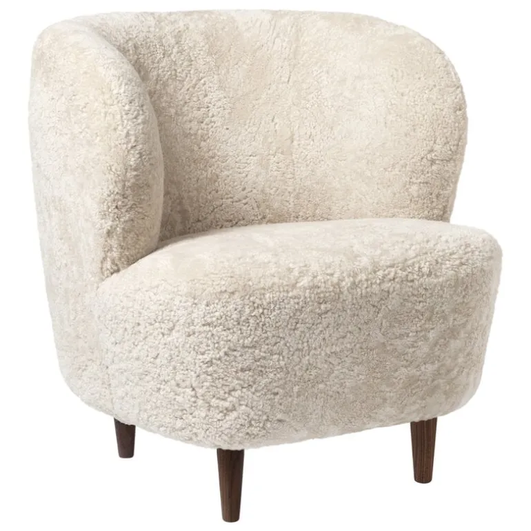 GUBI Stay lounge chair, small, Moonlight sheepskin - walnut