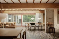 GUBI Stemlite pendant, 38 cm, black red