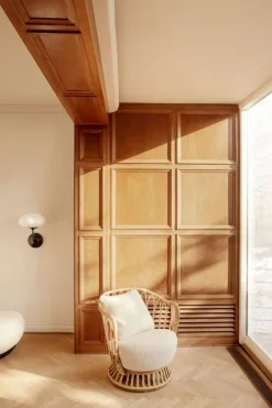 GUBI Stemlite wall lamp, black chrome