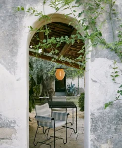 GUBI Tropique chair with fringes, classic black - Leslie Stripe 20