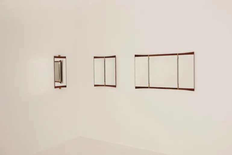 GUBI Vanity wall mirror, 1 panel, walnut - brass