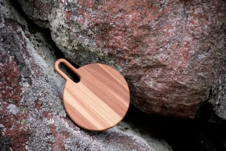 Hanna Saari Halikko cutting board, round, elm