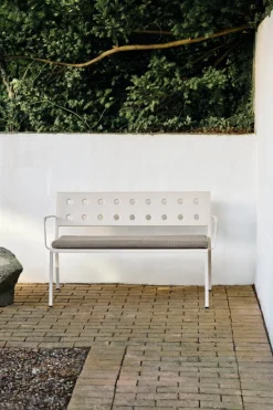 HAY Balcony Dining bench w. armrest 114 x 52 cm, chalk beige