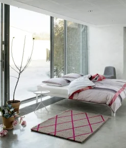 HAY DLM table, white