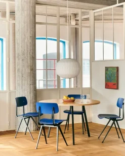 HAY Loop Stand round table, 120 cm, deep blue - lacquered oak