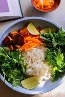 HAY Sobremesa serving bowl, M, light blue