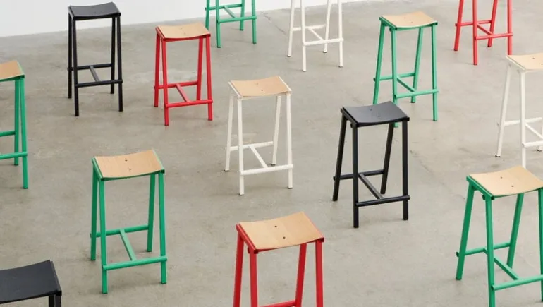 HAY Taburete 8 bar stool, low, 65 cm, signal red - lacquered oak