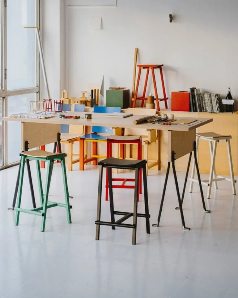 HAY Taburete 8 bar stool, low, 65 cm, signal red - lacquered oak