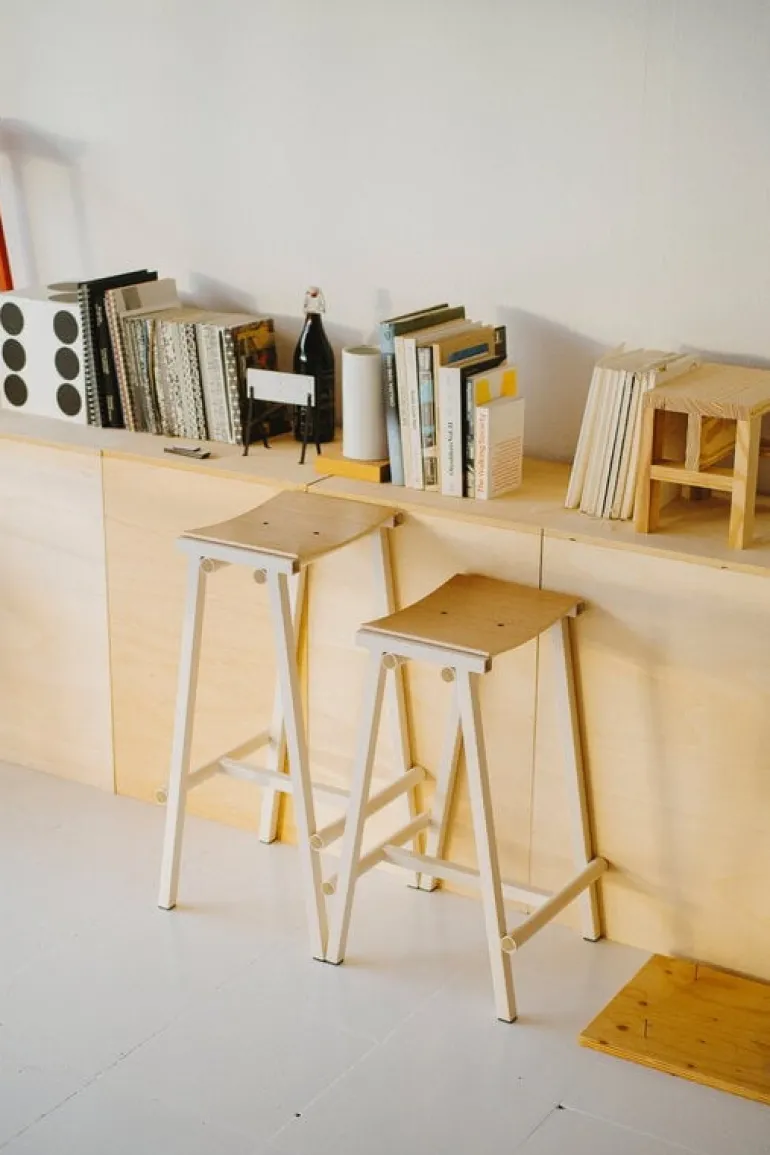 HAY Taburete 8 bar stool, low, 65 cm, eggshell - lacquered oak