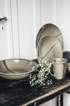 Heirol Smooth plate, 28 cm, olive