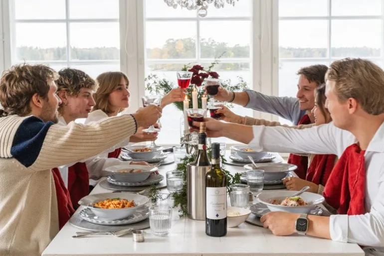 Heirol Twist plate, 28 cm, stone