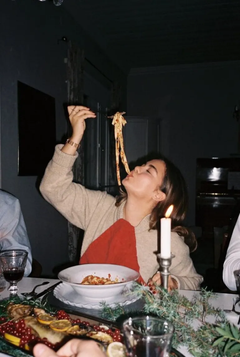 Heirol Twist plate, 28 cm, stone