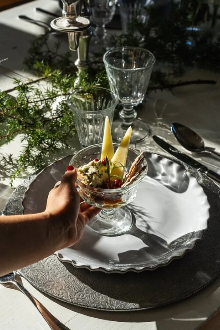 Heirol Twist plate, 28 cm, stone