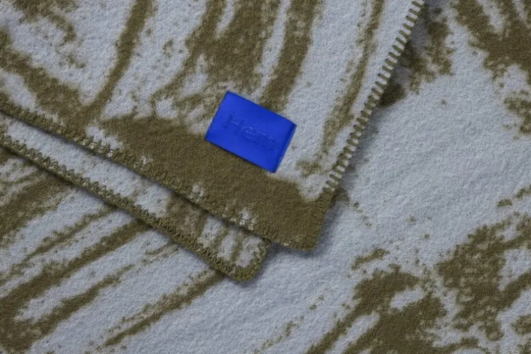 Hem Glitch throw, 180 x 130 cm, powder blue - olive green
