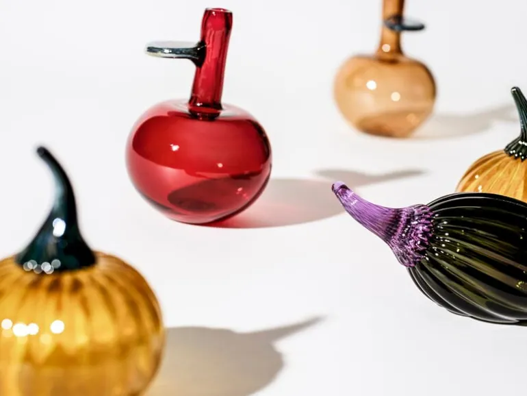 Iittala Apple Bottle, cranberry