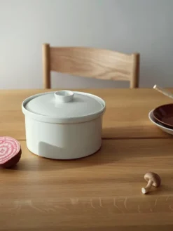 Iittala Teema pot with lid, 2,3 L, white