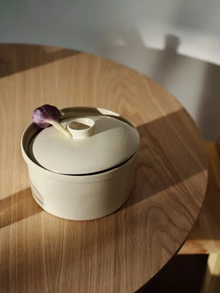 Iittala Teema pot with lid, 2,3 L, beige