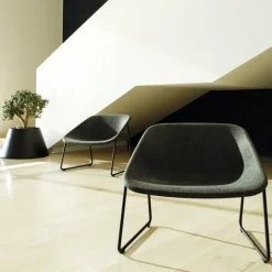 Inno Kola Lounge chair, black