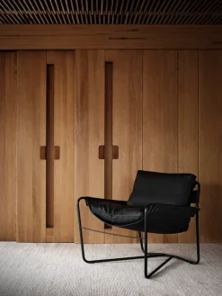 Interface Bug armchair, low, black leather Moderno