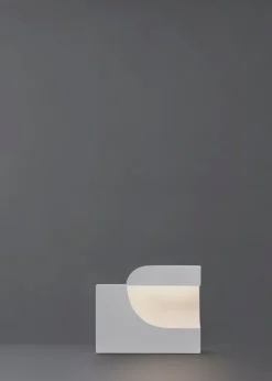 Karakter Moby table lamp, white