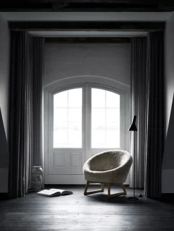 Klassik Studio Tub lounge chair, Moonlight sheepskin - oiled oak