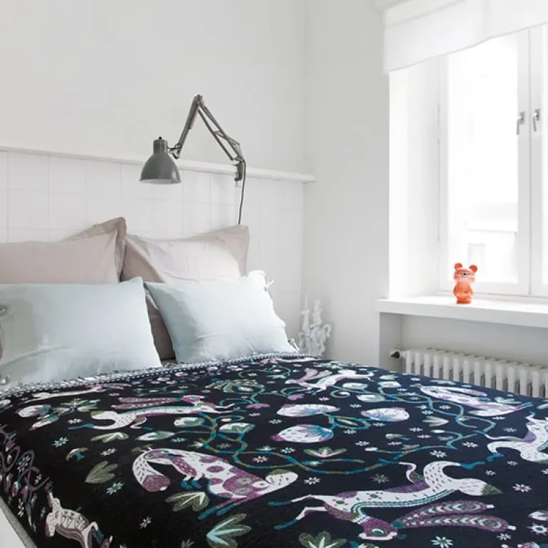 Klaus Haapaniemi & Co. Rabbit shawl 150 x 150 cm, forest