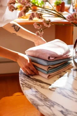 Lapuan Kankurit Aamu napkin, 48 x 48 cm, bordeaux