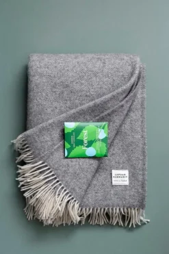 Lapuan Kankurit Arvo blanket, 130 x 180 cm, white - mottled grey